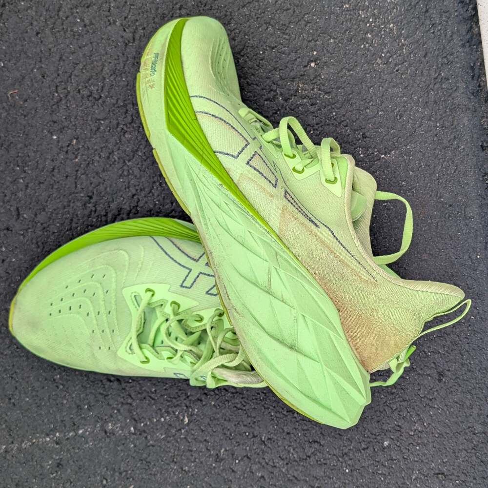 ASICS Novablast 4 Running Shoes Illuminate Green Men's